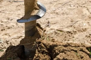 Геология участка - буровой отбор грунта для анализа